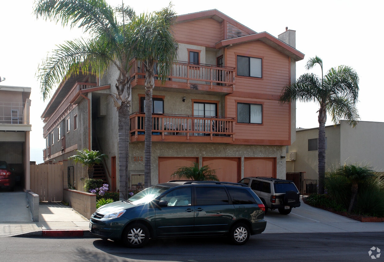 Primary Photo - 212 Lomita St