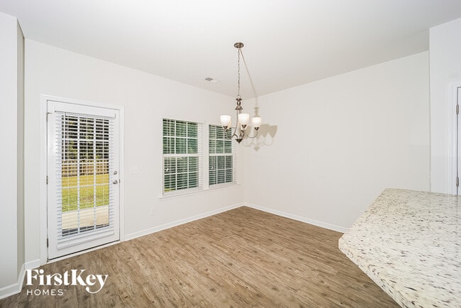 Foto del edificio - 826 Redbud Ln