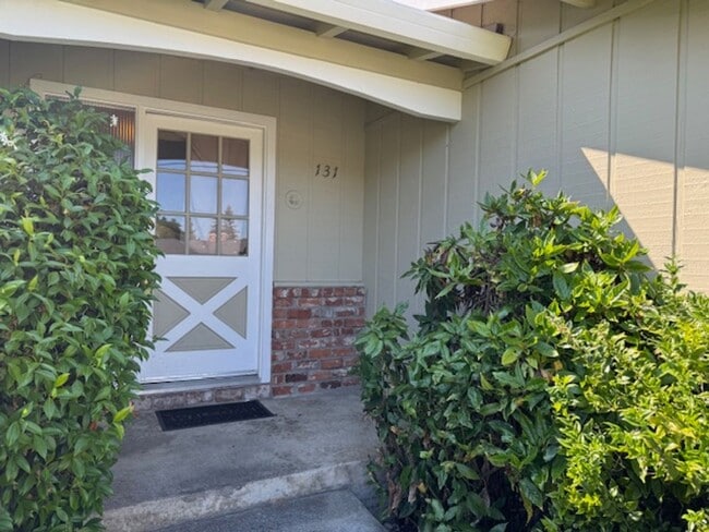 Building Photo - 4 bedroom Moraga home is now available for...