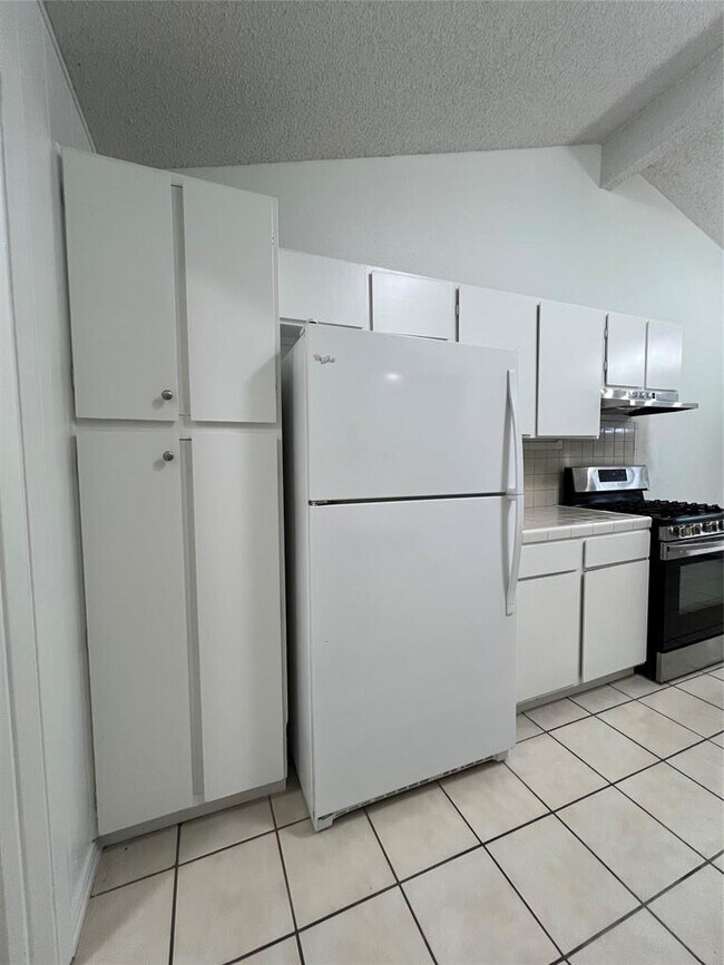 Building Photo - 12304 Double Tree Ln