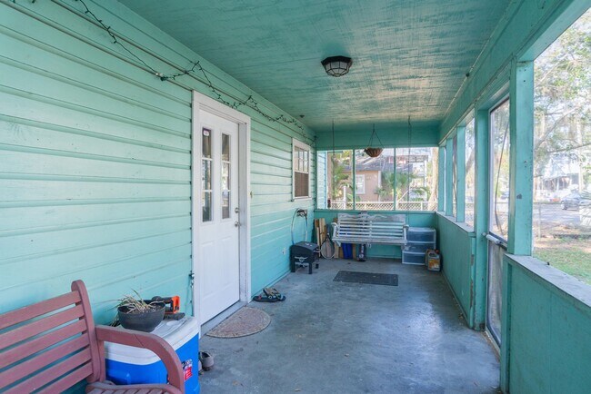Building Photo - Beautiful House Near Downtown!!!