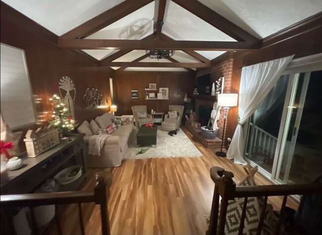 Building Photo - Beautiful Home with a Country Setting