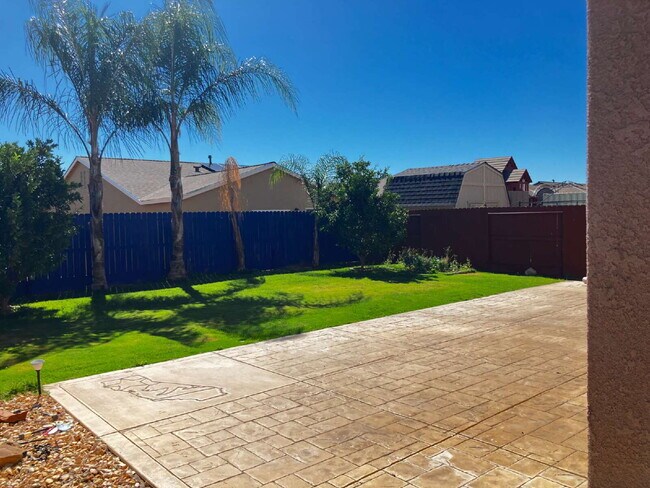 Building Photo - 1/2 off the first month's rent.  Move in R...