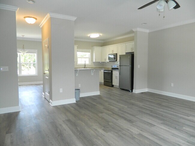 Building Photo - 3057 Sunny Creek Way