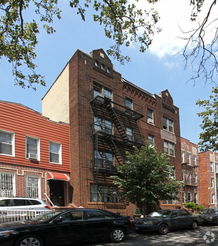 Building Photo - 1446-1448 W 8th St