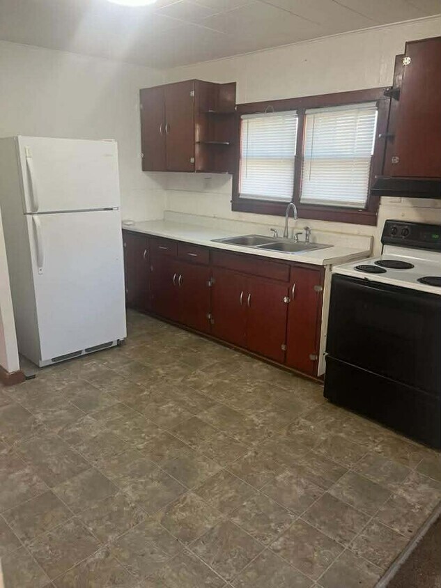 Foto del edificio - 916 W Main St