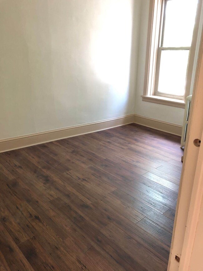 Dormitorio 1 - 207 W Gorham St