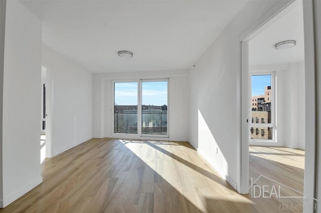 Foto del edificio - 1330 E 13th St
