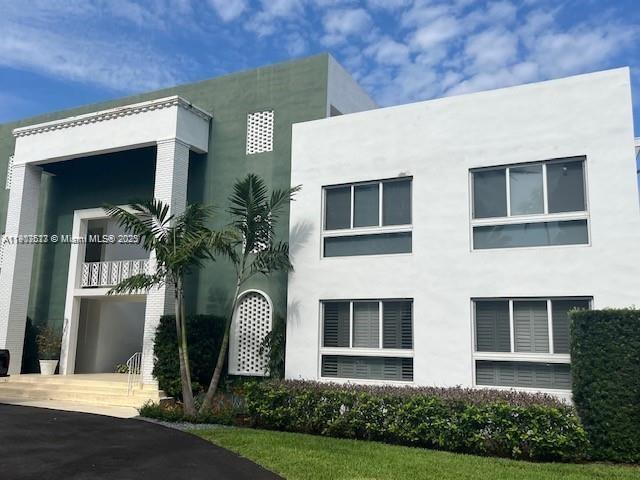 Foto principal - 9920 Collins Ave