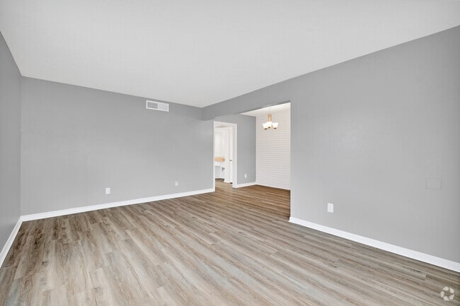 1 habitación, 1 baño - 695 pies cuadrados - Sala de estar/comedor - Tara Hall