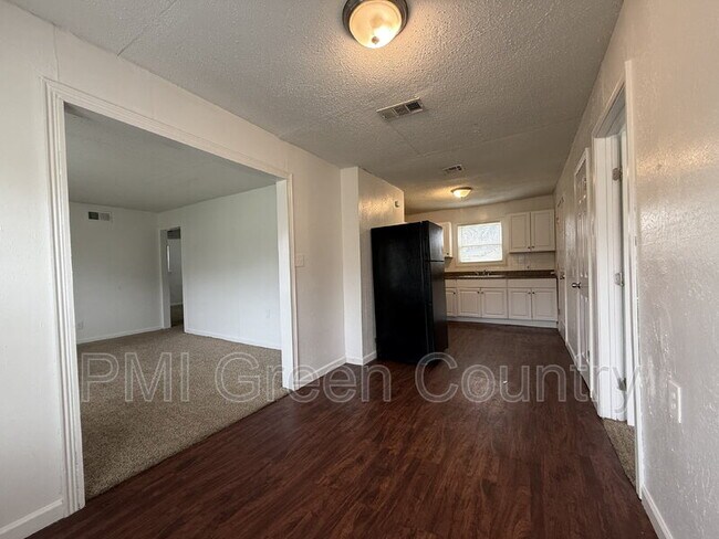 Foto del edificio - 5926 N Frankfort Ave