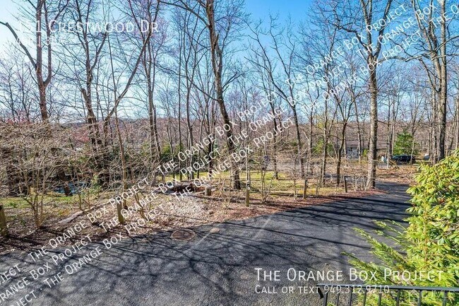 Foto del edificio - 151 Crestwood Dr