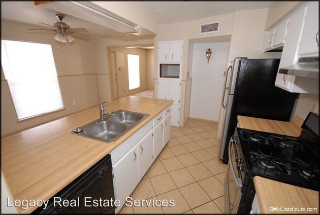 Building Photo - 10701 McAllen Pl