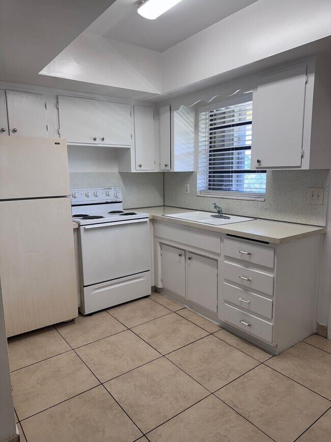 Foto del edificio - 890 NW 39th St