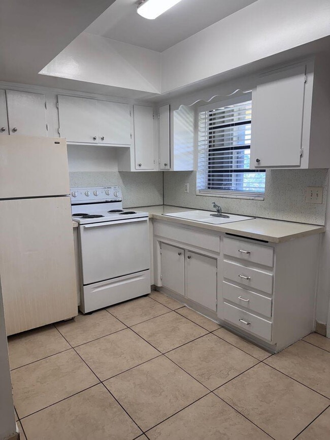 Building Photo - 890 NW 39th St