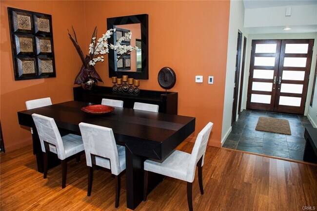 Foto del edificio - 5760 Ostin Ave