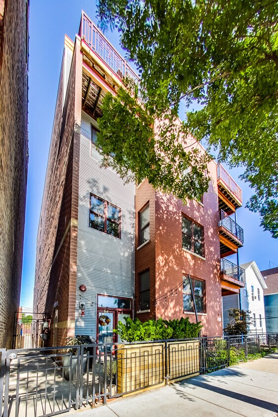 Primary Photo - 1621 S Carpenter St