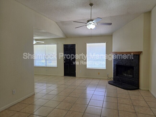 Foto del edificio - 712 Old Lorena Rd