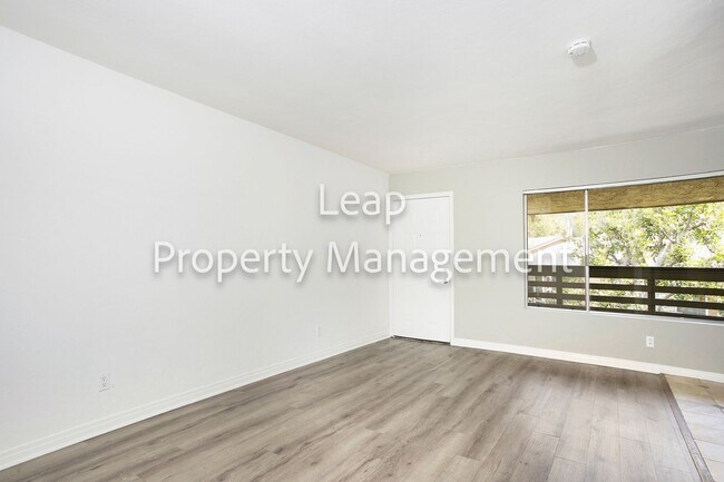 Foto del edificio - 1490 W Lambert Rd