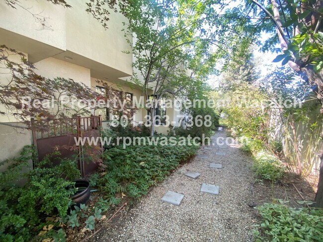 Foto del edificio - Check out This Stunning 3 Bedroom 2.5 Bath...