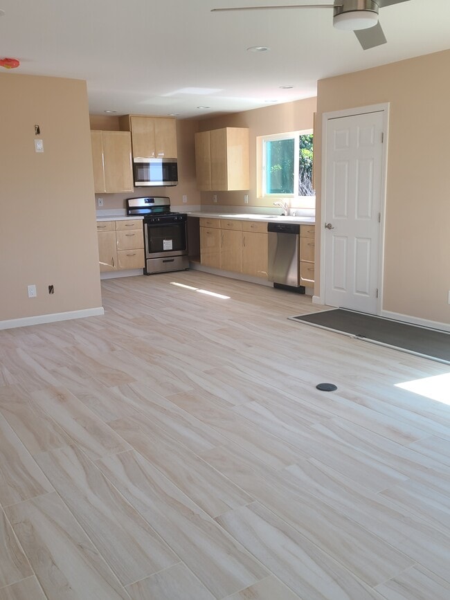 Kitchen - 6965 Princess View Dr