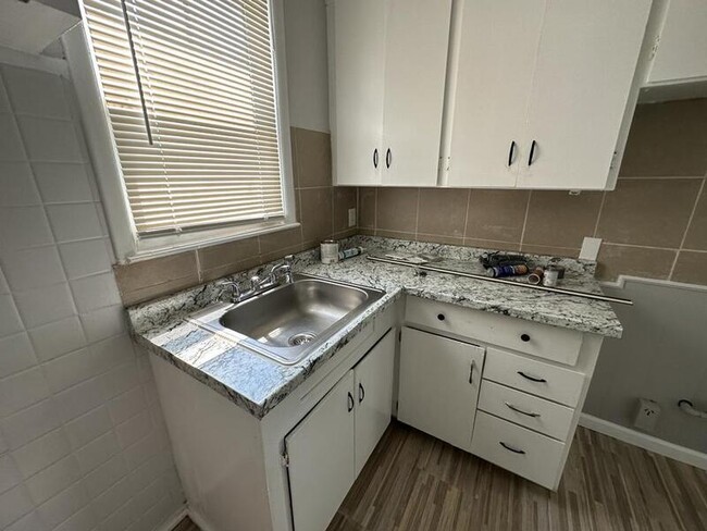 Foto del edificio - 18100 Vaughan St