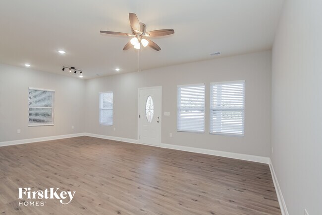 Foto del edificio - 5109 Tuckaseegee Rd