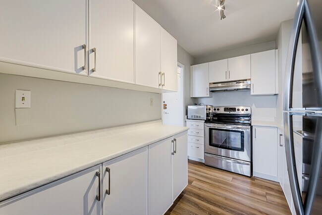 Building Photo - 40-2840 Homewood Ave