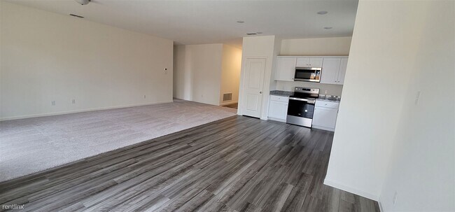Building Photo - 3 br, 2 bath House - 2613 Silver Leaf Lane