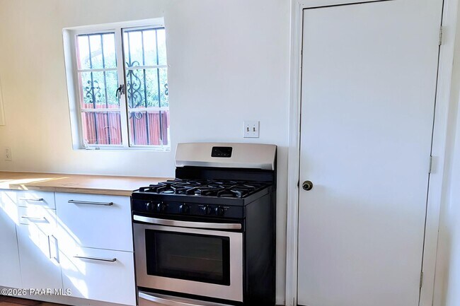 Foto del edificio - 3433 E Pima St