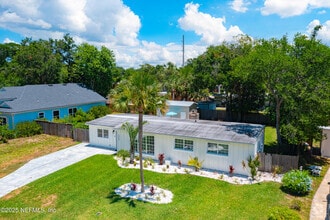 Building Photo - 1717 Sunset Dr