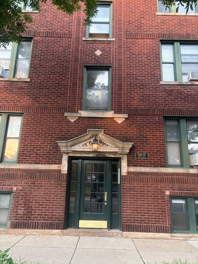 Building Photo - 5059 N Ashland Ave