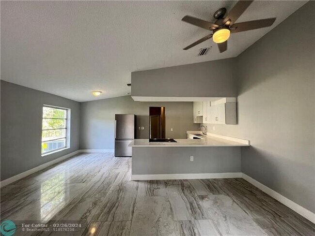 Foto del edificio - 4371 NW 80th Ave