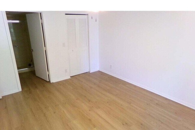 Foto del edificio - 13750 Oneida Dr