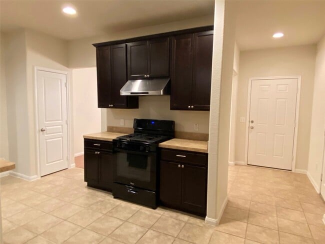 Building Photo - 819 Messina Ln