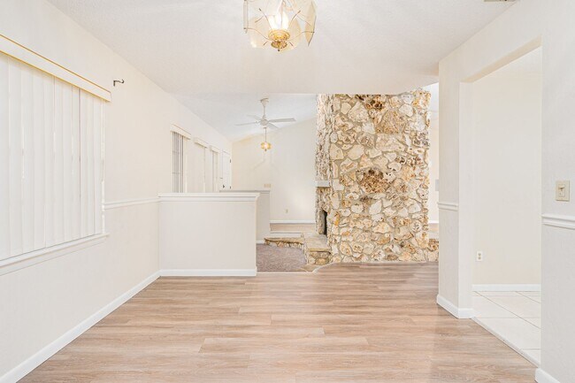 Building Photo - Renovated 3/2 Home in Daytona Beach