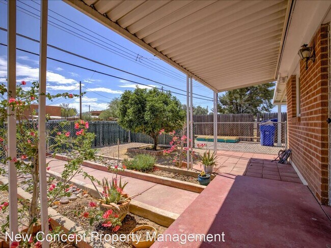 Building Photo - 2 br, 1 bath House - 3351 N Los Altos Ave.