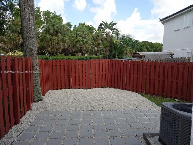 Foto del edificio - 5460 NW 107th Ave