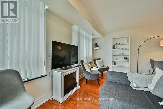 Building Photo - 155 Beecroft Rd