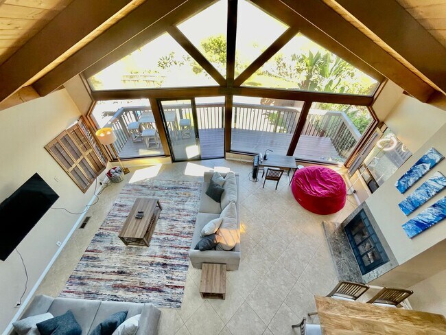 Foto del edificio - Furnished Beach front House in OB One Month Minimum Rental