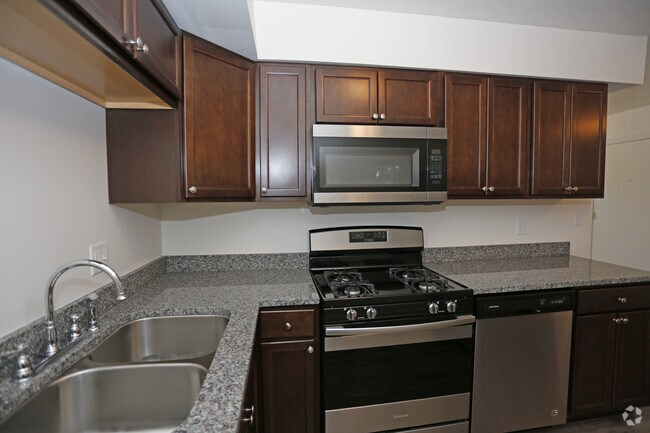 Renovado de 1 HAB - Pinecrest Apartments