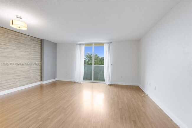 Building Photo - 3000 Coral Wy