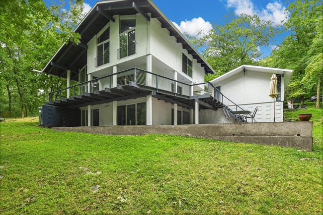 Foto del edificio - 70 Birch Hill Rd