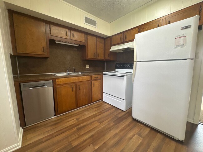 Foto del edificio - Spacious & Updated Duplex in a Convenient Lebanon Location!