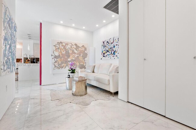 Building Photo - 17475 Collins Ave