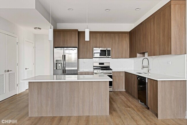 Building Photo - 3207 N Lawndale Ave