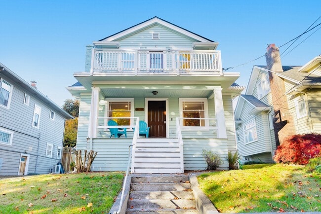 Foto del edificio - 4551 4th Ave NE