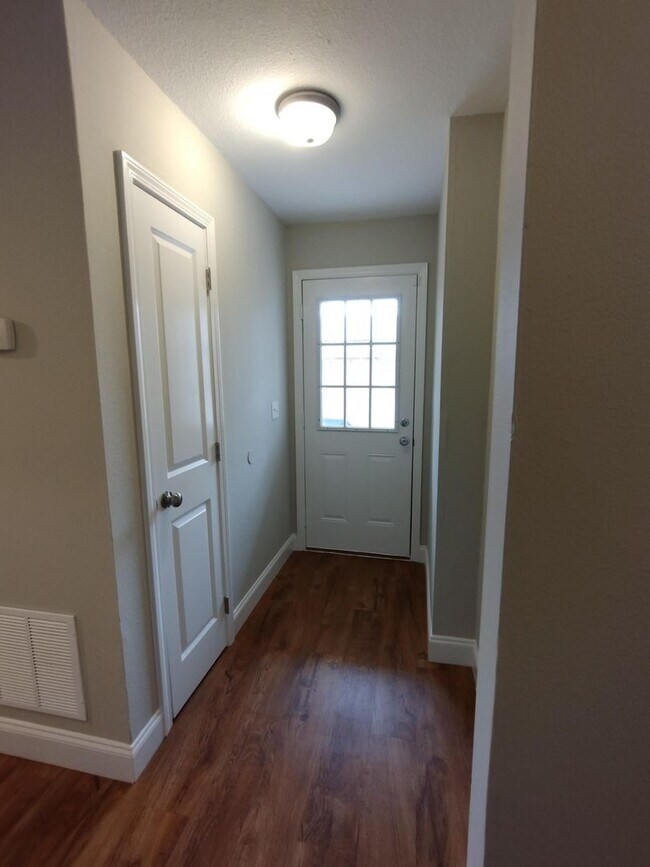 Foto del edificio - 5904 Graston Ave