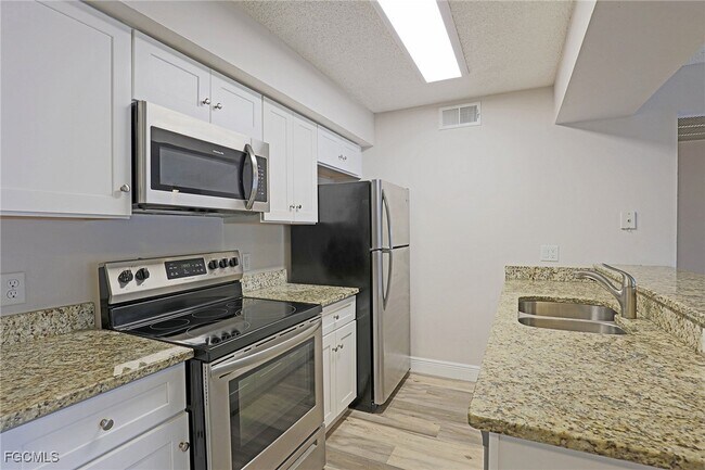 Foto del edificio - 5329 Summerlin Rd