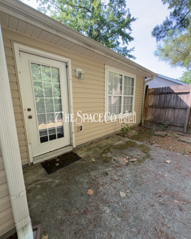 Foto del edificio - "Charming 2-Bedroom Retreat with 2 Full Baths on Vermont Road!"